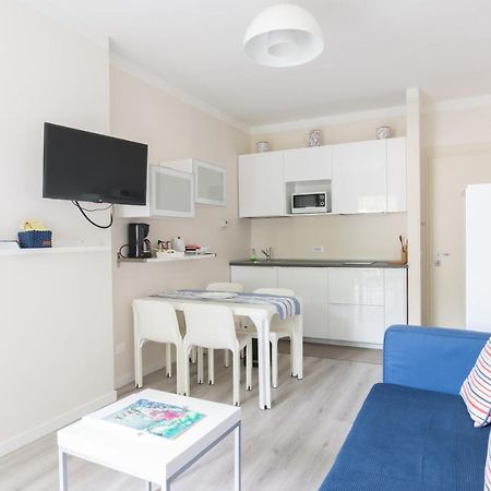 Monica Appartamenti Sirmione Bagian luar foto