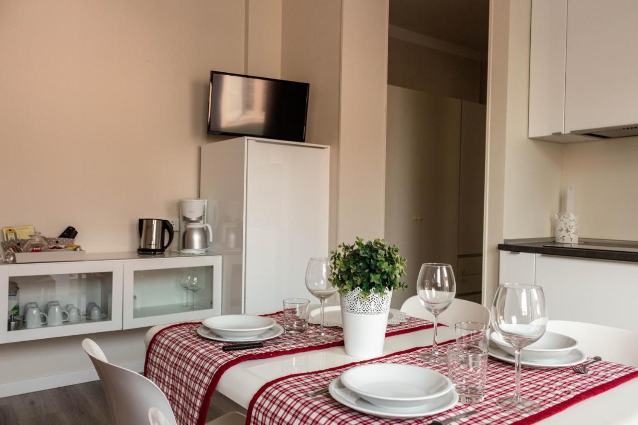 Monica Appartamenti Sirmione Bagian luar foto