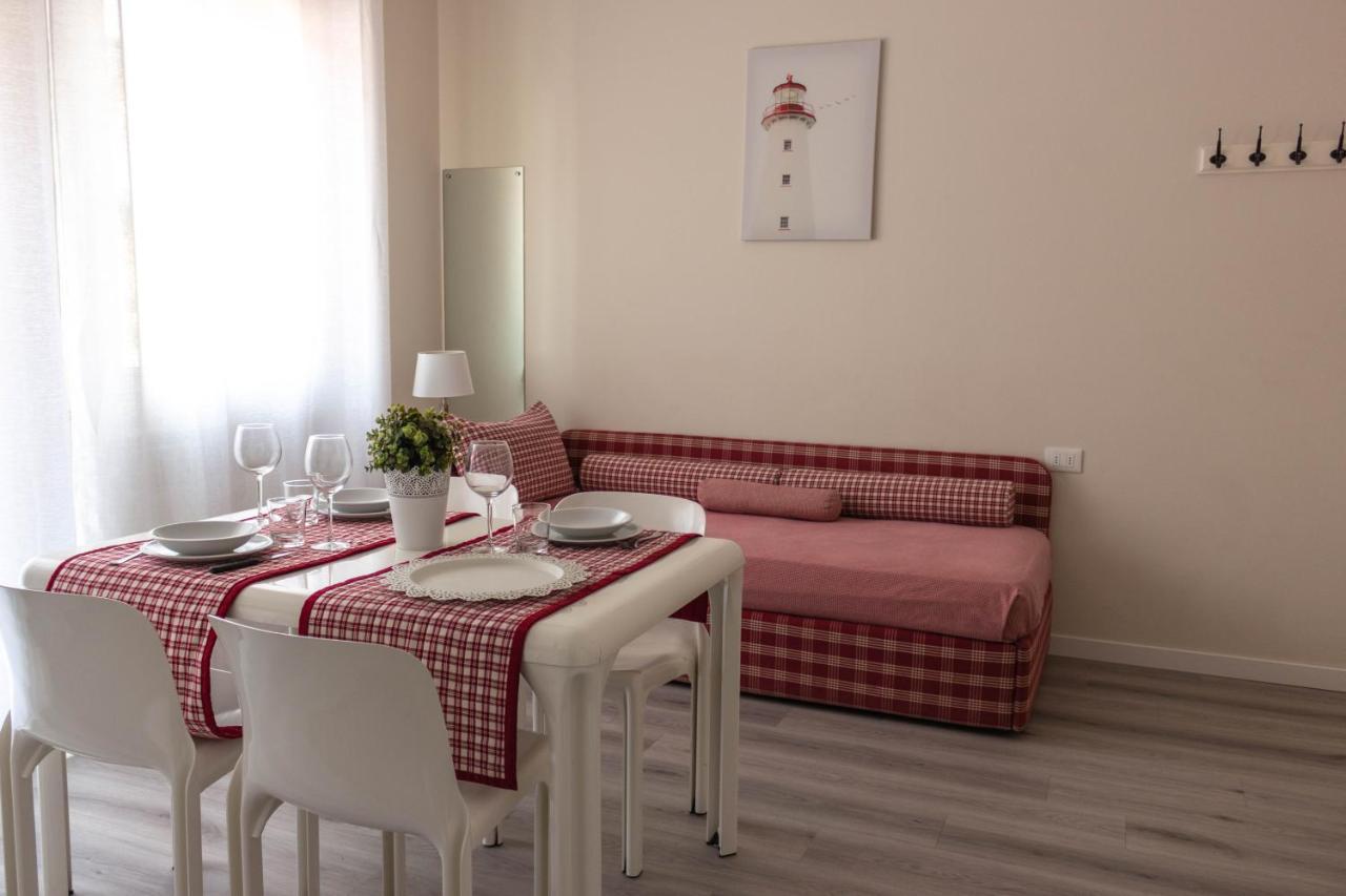 Monica Appartamenti Sirmione Bagian luar foto