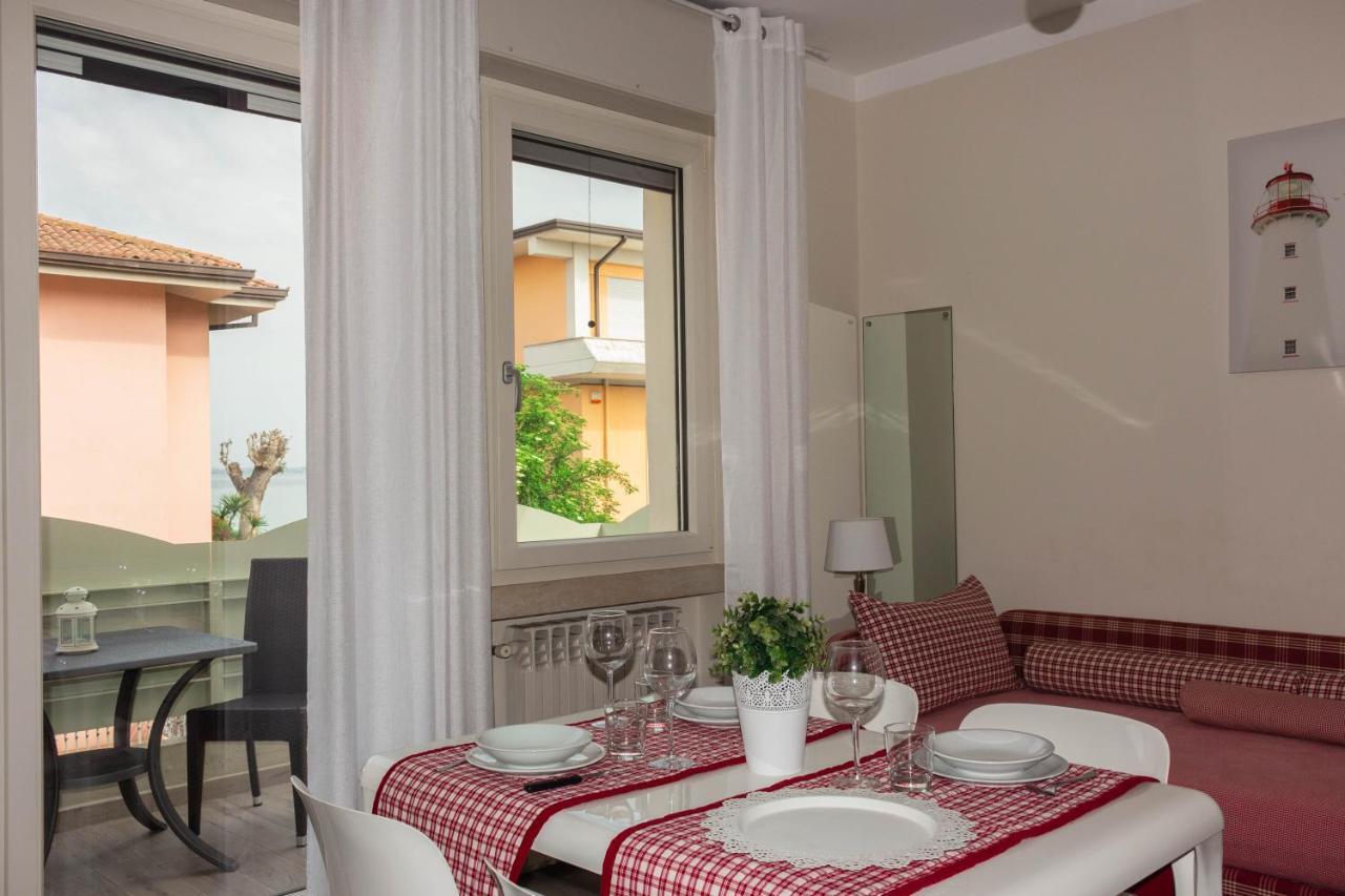 Monica Appartamenti Sirmione Bagian luar foto