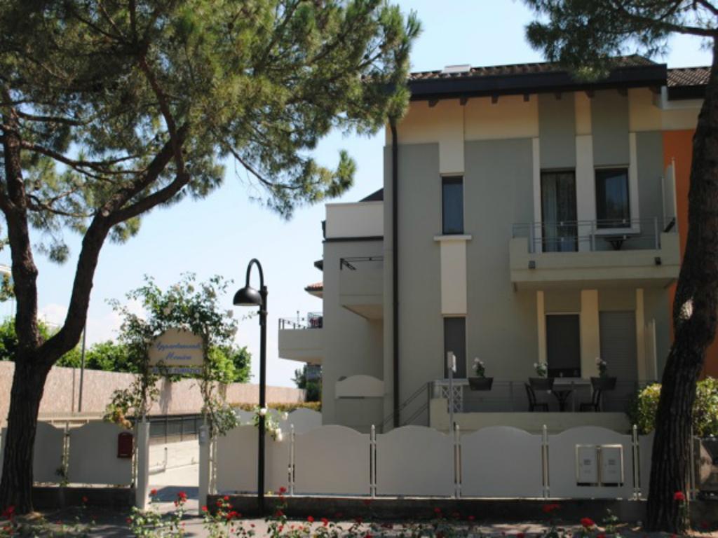 Monica Appartamenti Sirmione Bagian luar foto