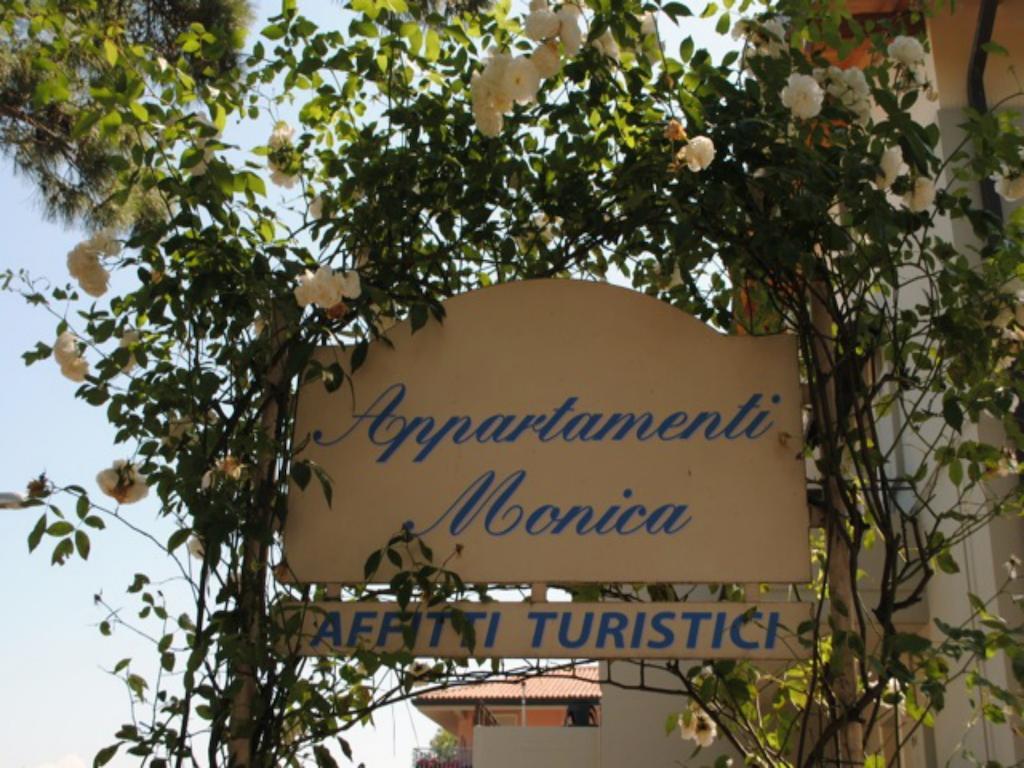 Monica Appartamenti Sirmione Bagian luar foto