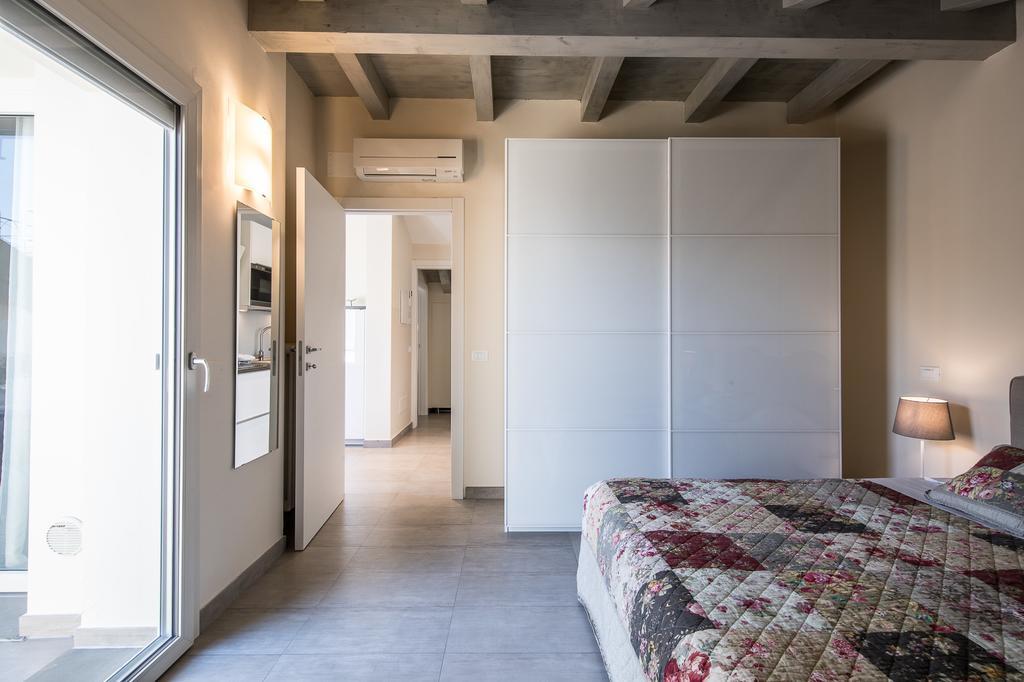 Monica Appartamenti Sirmione Bagian luar foto
