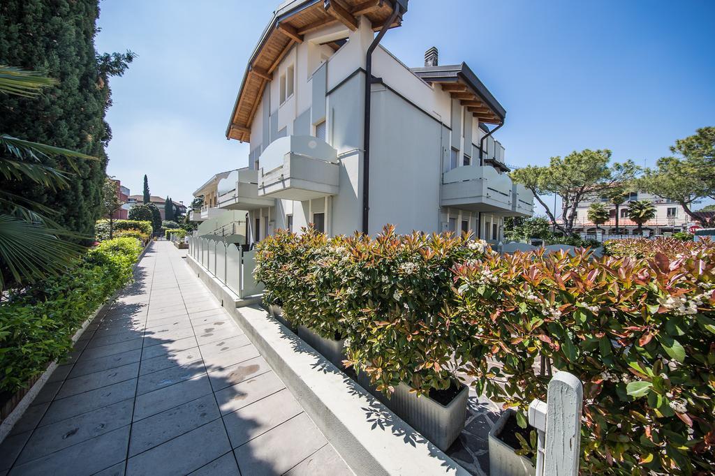 Monica Appartamenti Sirmione Bagian luar foto