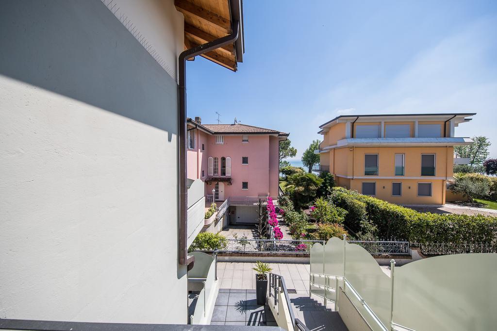 Monica Appartamenti Sirmione Bagian luar foto